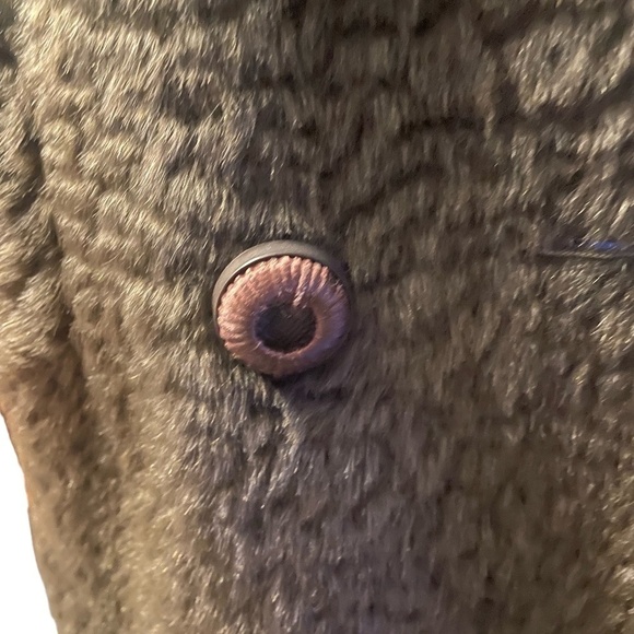 Beautiful Brown coat tailored by Dell Mann, Size Large - Picture 3 of 6